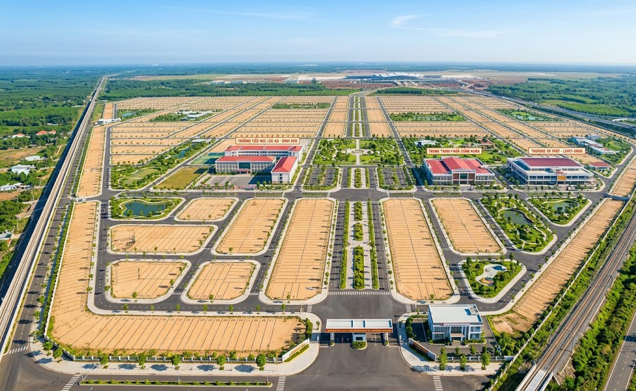 Toàn cảnh khu tái định cư Lộc An - Bình Sơn huyện Long Thành Đồng Nai nhìn từ trên cao năm 2026, các lô nền phân lô rõ ràng đã san lấp hoàn thiện chờ người dân nhận bàn giao