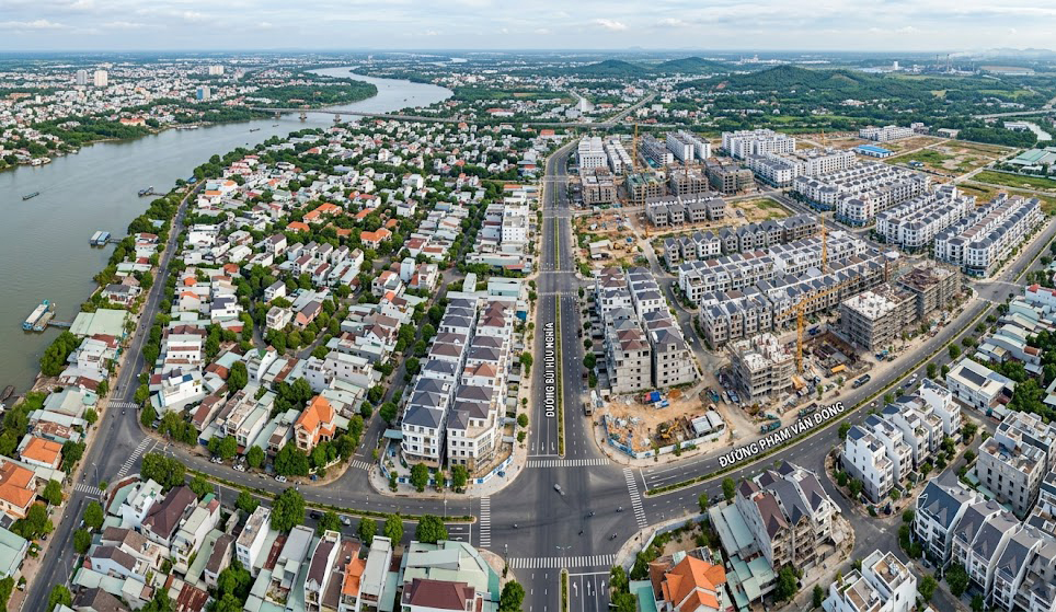 Toàn cảnh khu dân cư phường Bửu Hòa thành phố Biên Hòa Đồng Nai nhìn từ trên cao năm 2026 với các tuyến đường mở rộng và khu nhà ở mới đang xây dựng san sát